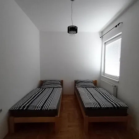 City Apartment Ni Екстериор снимка